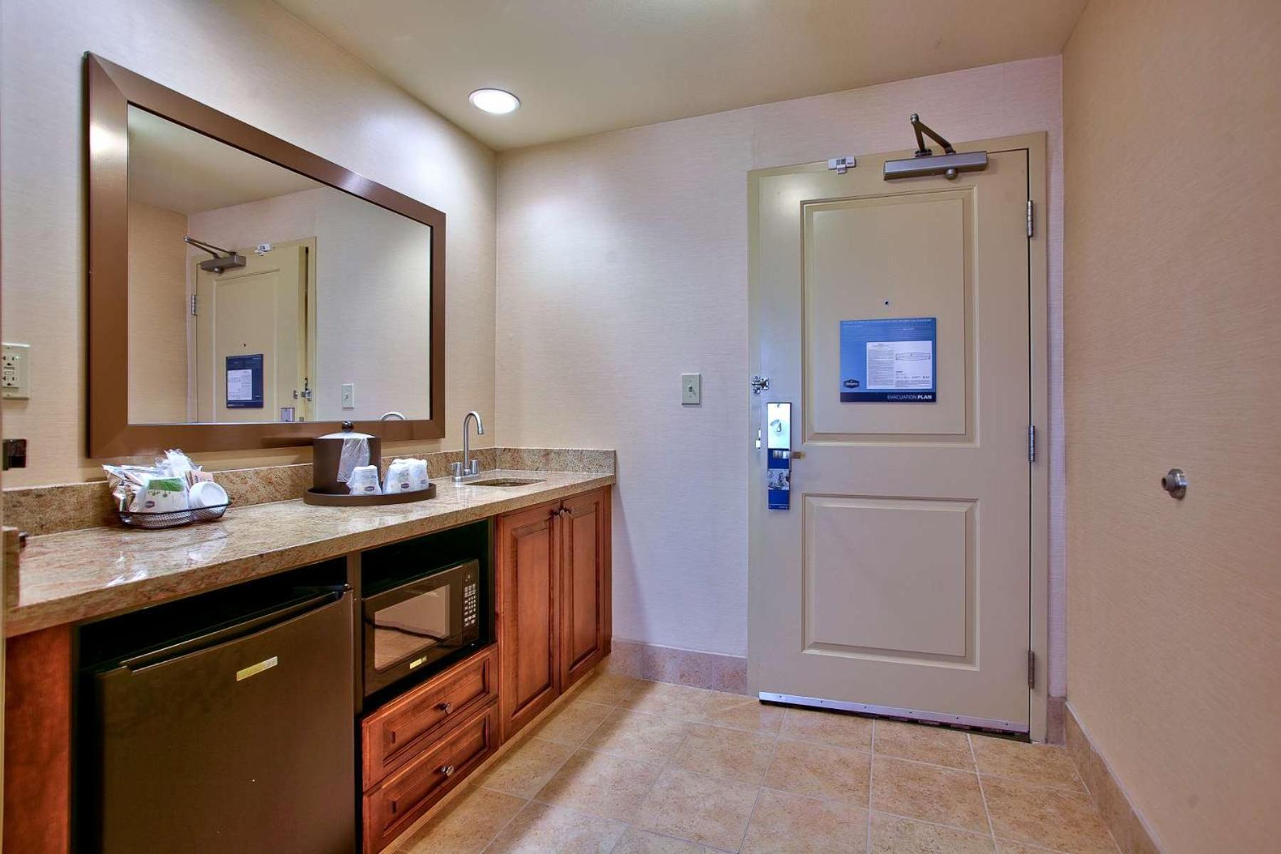 Hampton Inn & Suites Scottsdale At Talking Stick Exteriör bild