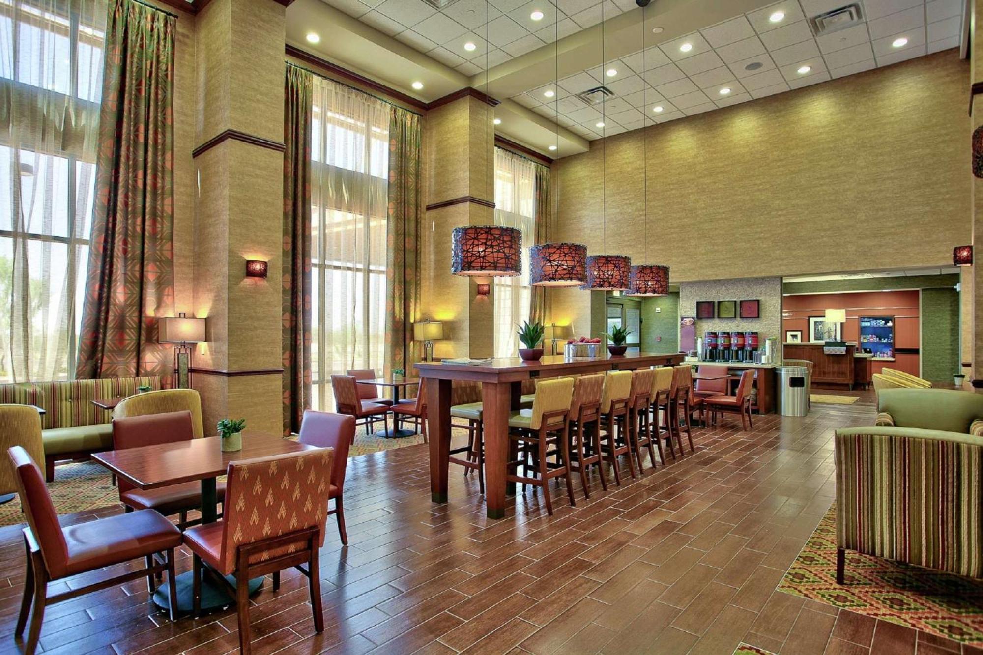 Hampton Inn & Suites Scottsdale At Talking Stick Exteriör bild